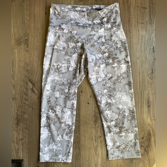 Old Navy Active Capri Workout Pants - Picture 1 of 2